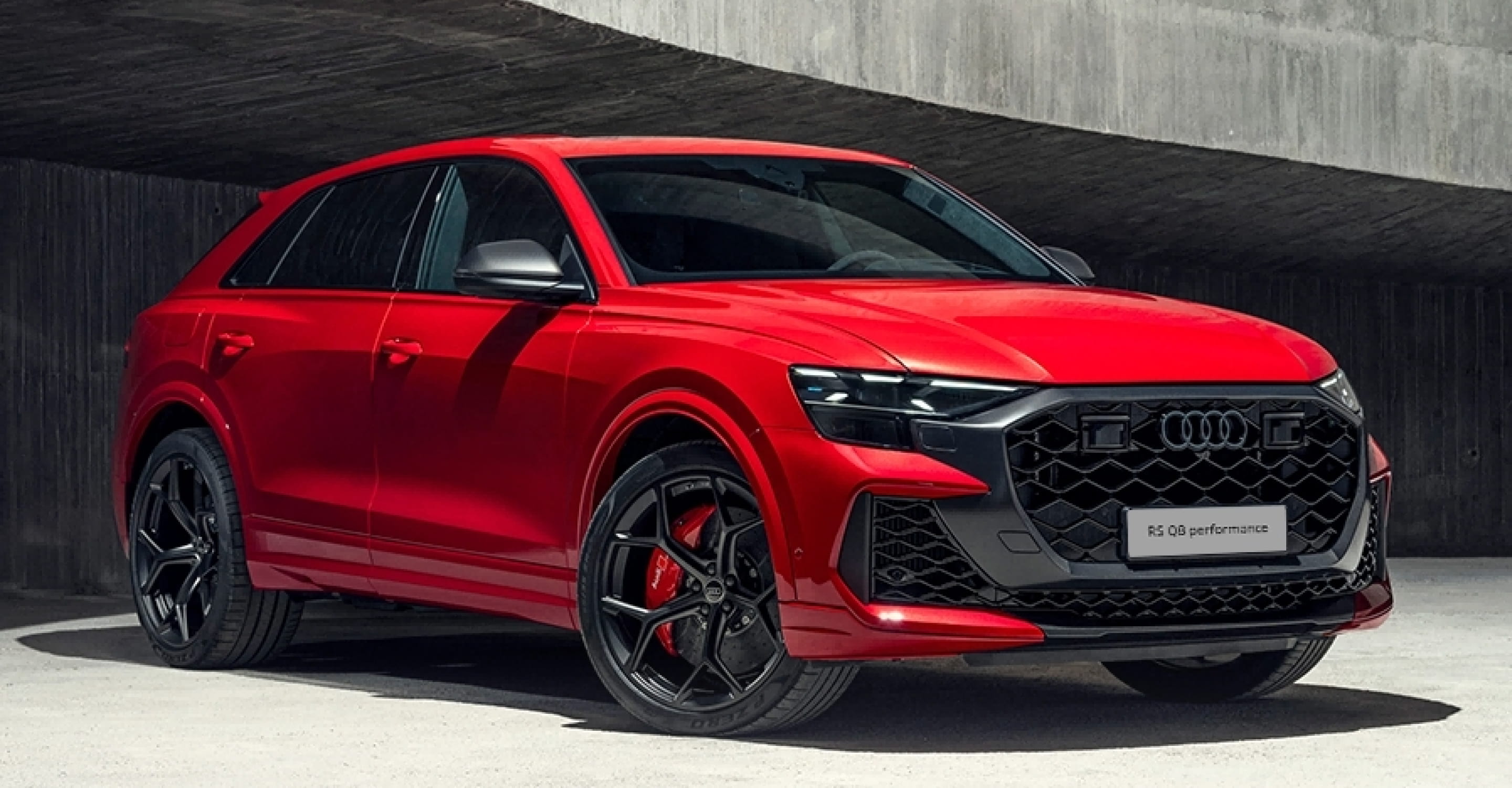 图注5：新奥迪RS Q8 performance以焕新设计，彰显出与生俱来的运动基因