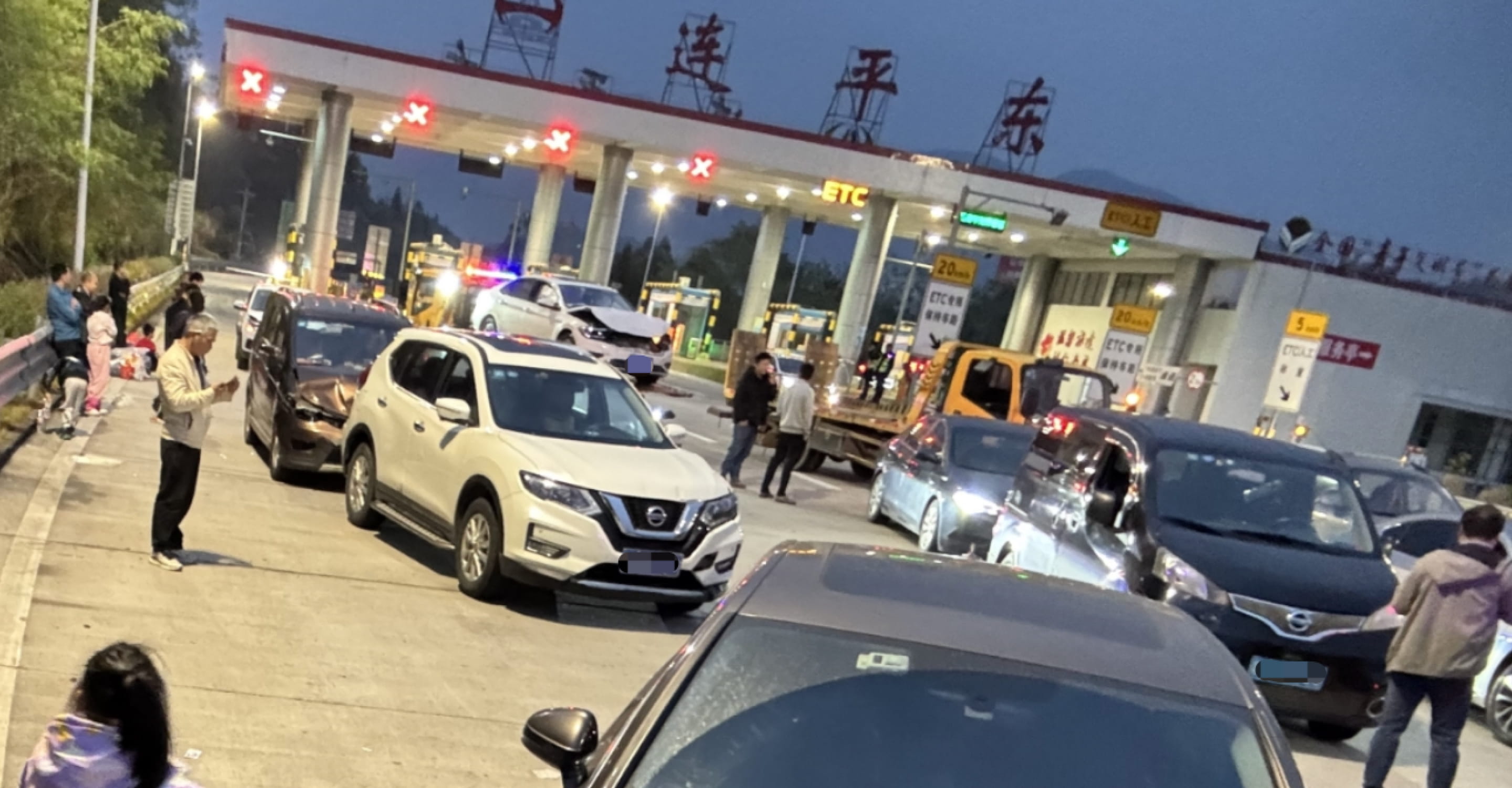 图注7：深圳车主发生交通事故， 4S 店进行远距离快速救援