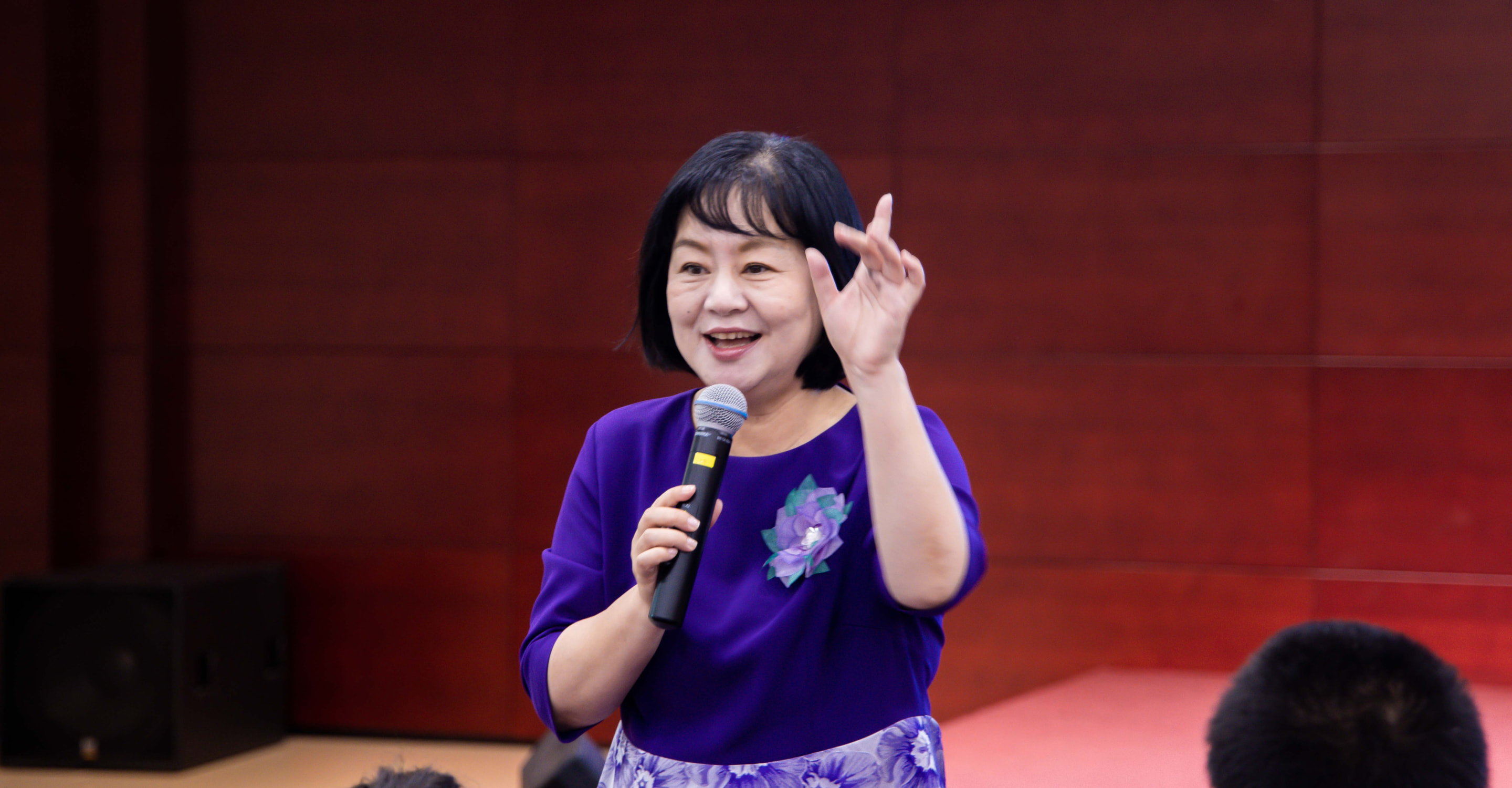 2.央视主持人鞠萍与小广播员分享《如何成为优秀的小广播员》