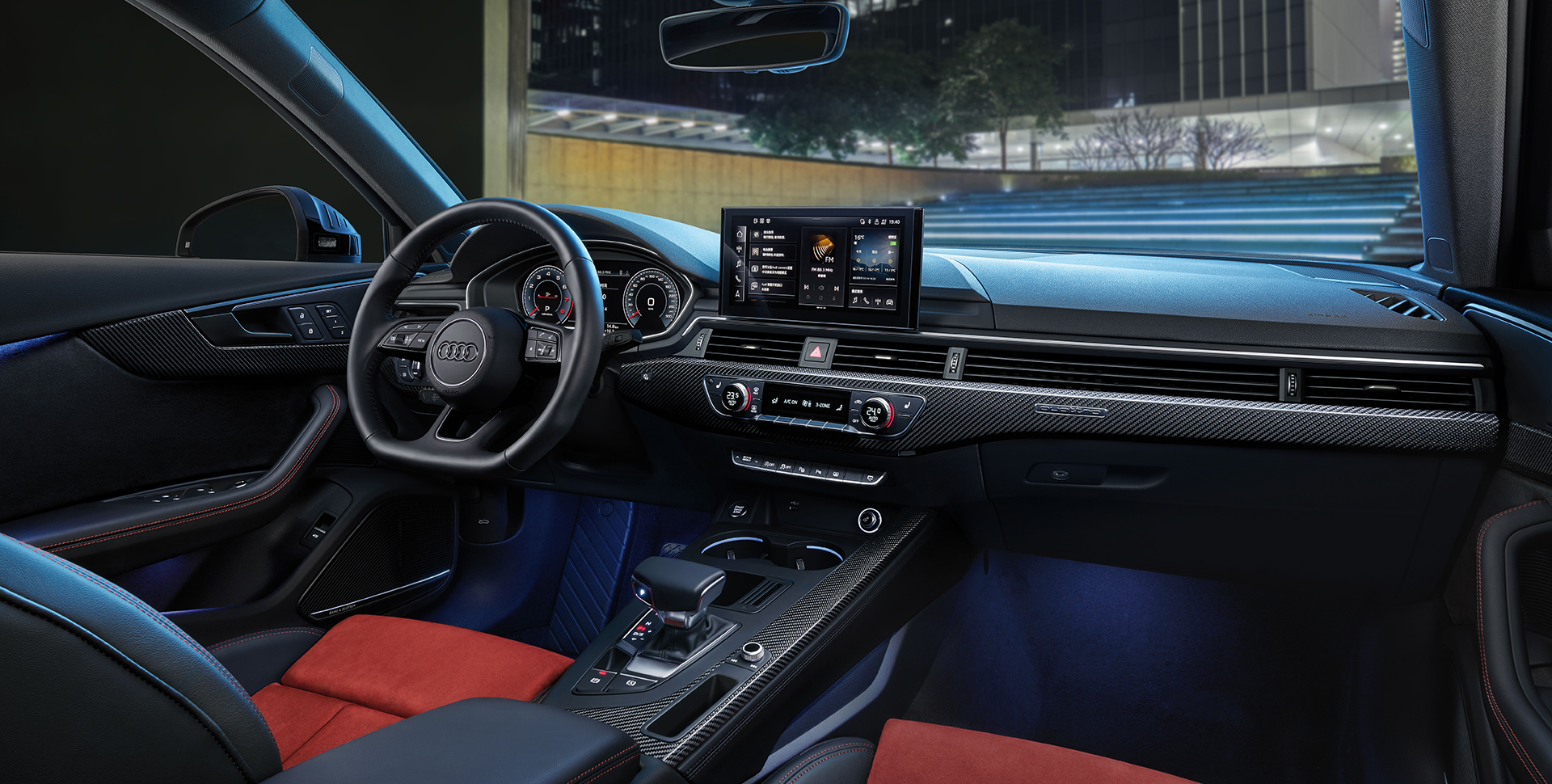 新奥迪 a4l 配备奥迪虚拟座舱增强版,可将电话,导航地图等以 3d 形式