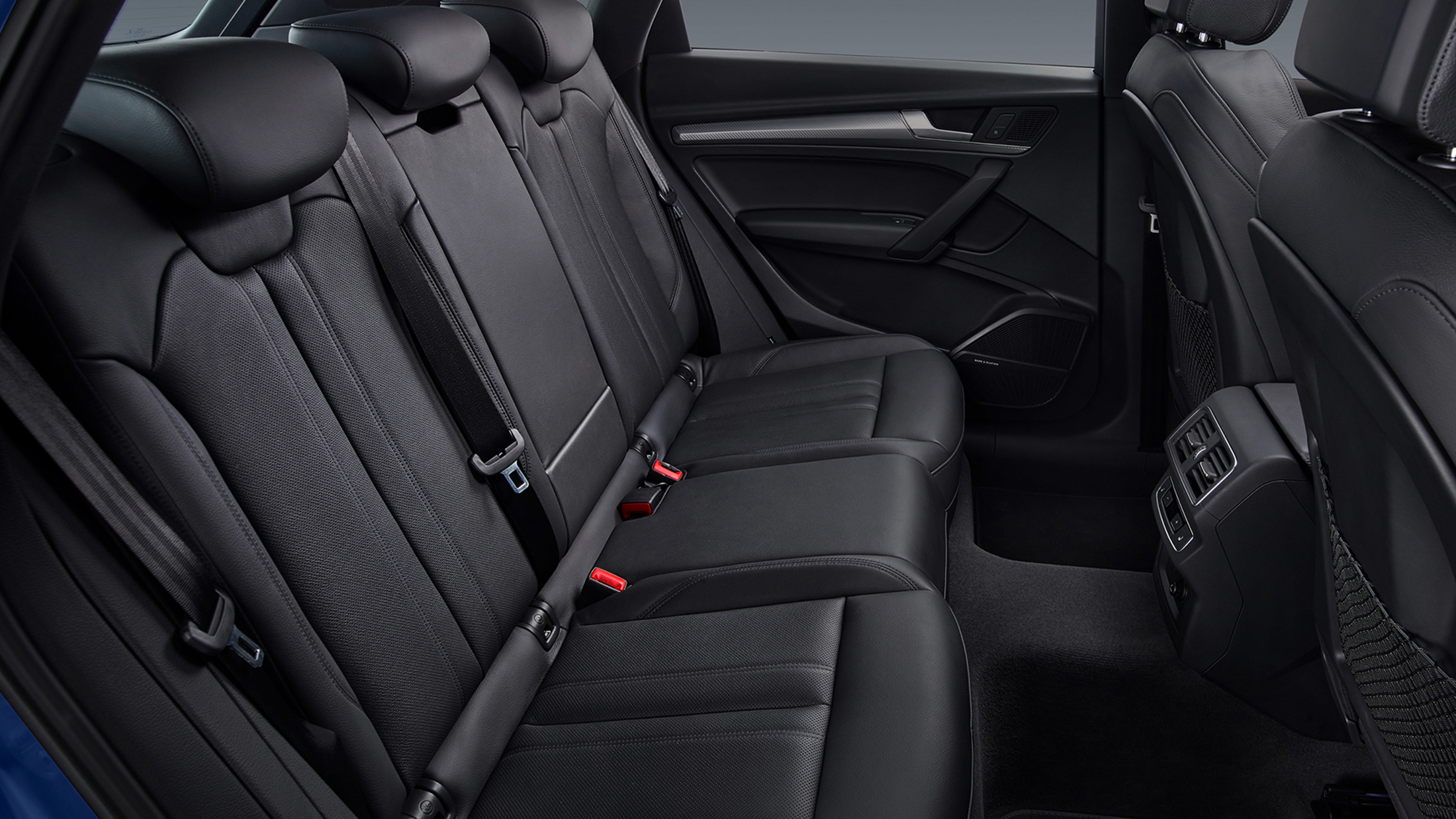 全新奥迪q5l沿袭了奥迪品牌q家族的设计烙印.